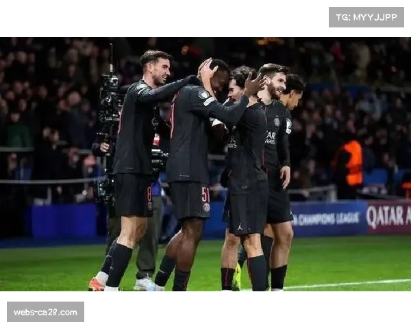 维蒂尼亚成为巴黎中场枢纽，位置互换战术破解对手逼抢